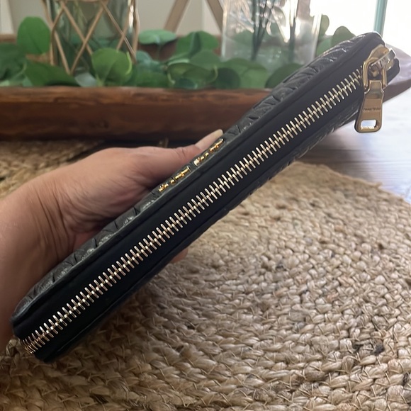 (MT151) Authentic Miu Miu Matelasse Zipper Wallet - Picture 10 of 16